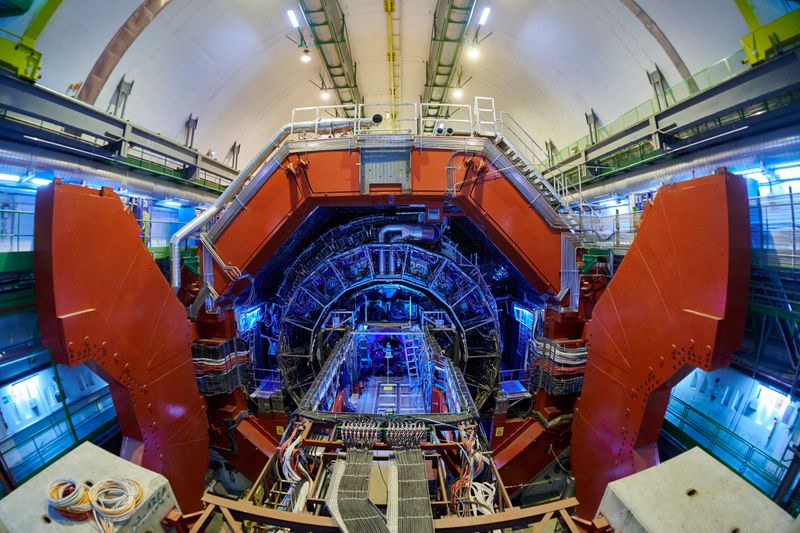 The detectors is a large hexagional metal structure and insidfe a ring fillded with chable and components.