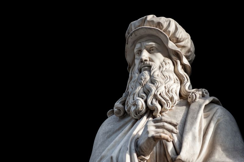 A statue of Leonardo Da Vinci in the courtyard of the Uffizi Gallery in Florence, Italy.