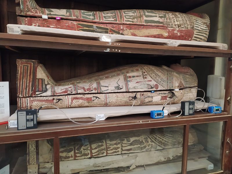 Olfactory detection equipment analyzing the odors of Egyptian mummies.
