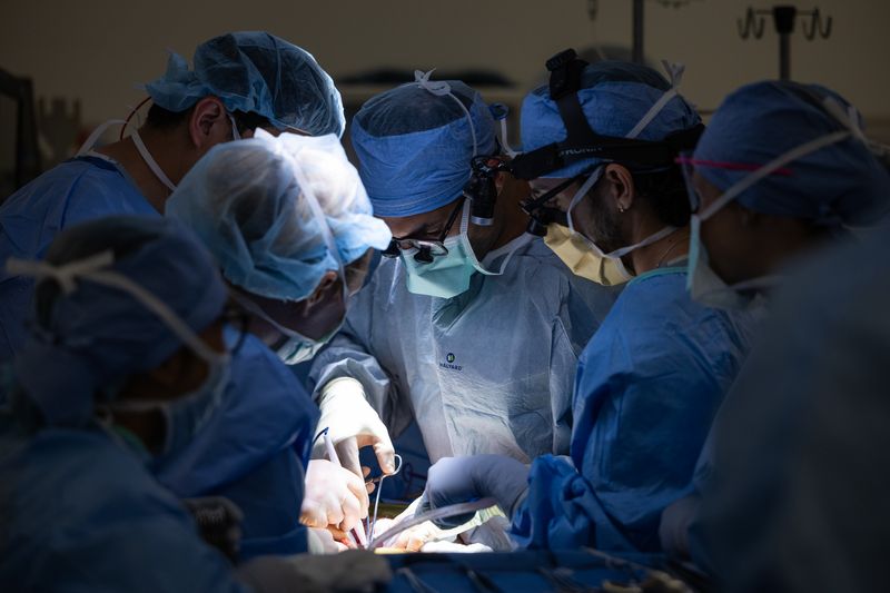 Surgeons perform world's first human bladder transplant