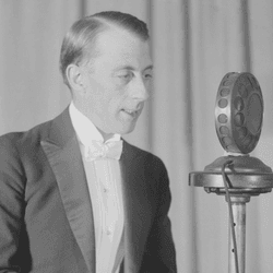 Broadcaster Graham McNamee, winning of Radio Digest's 1925 Gold Cup Award for the World's Best Radio Announcer. 